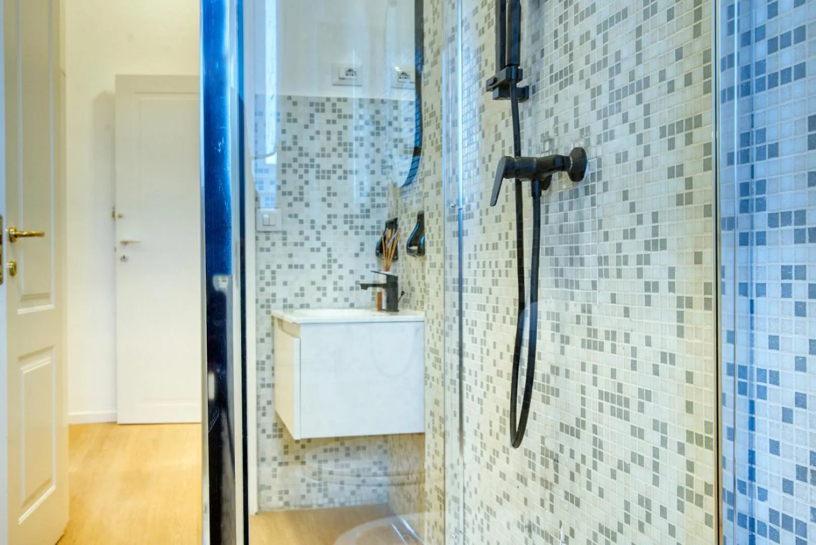 Pensión Italianflat - Elegant Suites With Balcony In Navigli Milán
