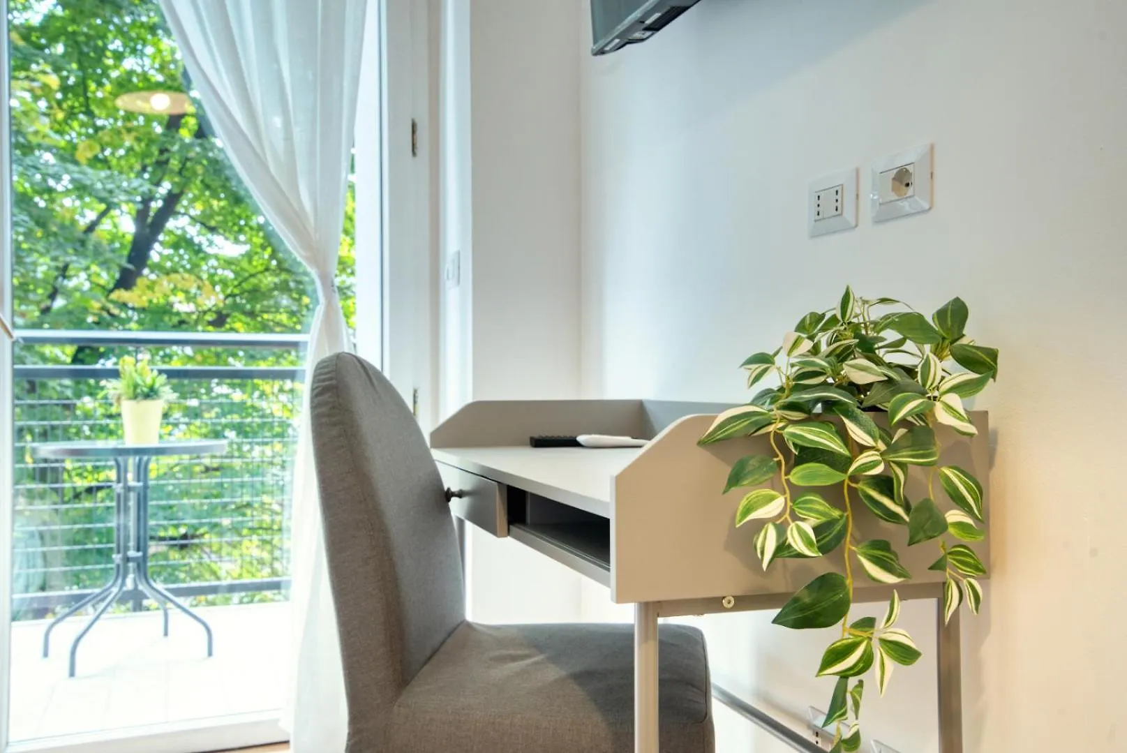 Italianflat - Elegant Suites With Balcony In Navigli Milán Pensión