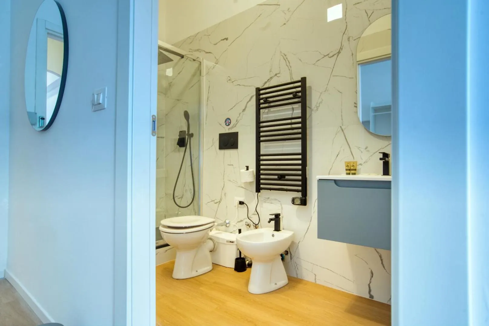 Italianflat - Elegant Suites With Balcony In Navigli Milán Pensión