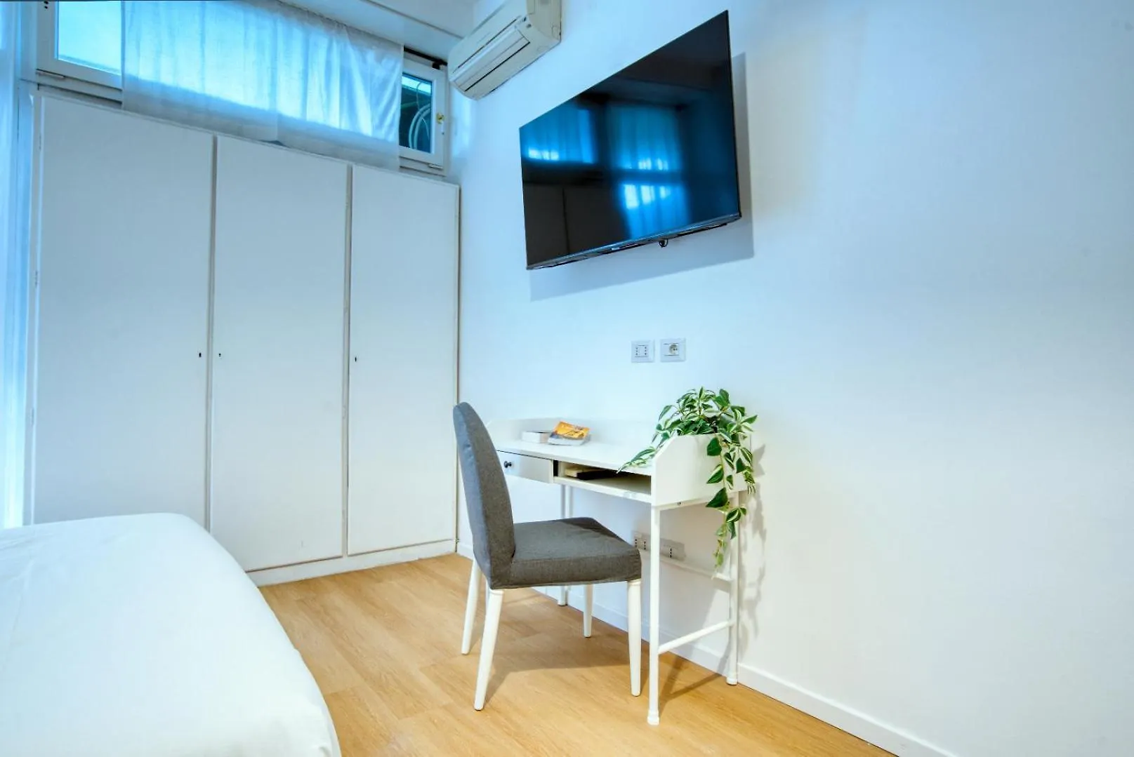 Italianflat - Elegant Suites With Balcony In Navigli Milán Pensión